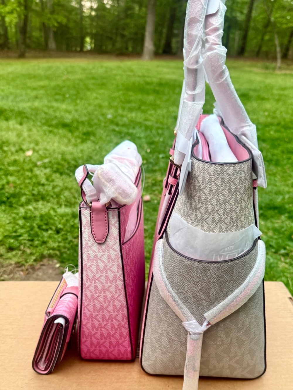 Michael Kors Pink Ombre Signature Tote, Crossbody & Wallet Set - Picture 4 of 13
